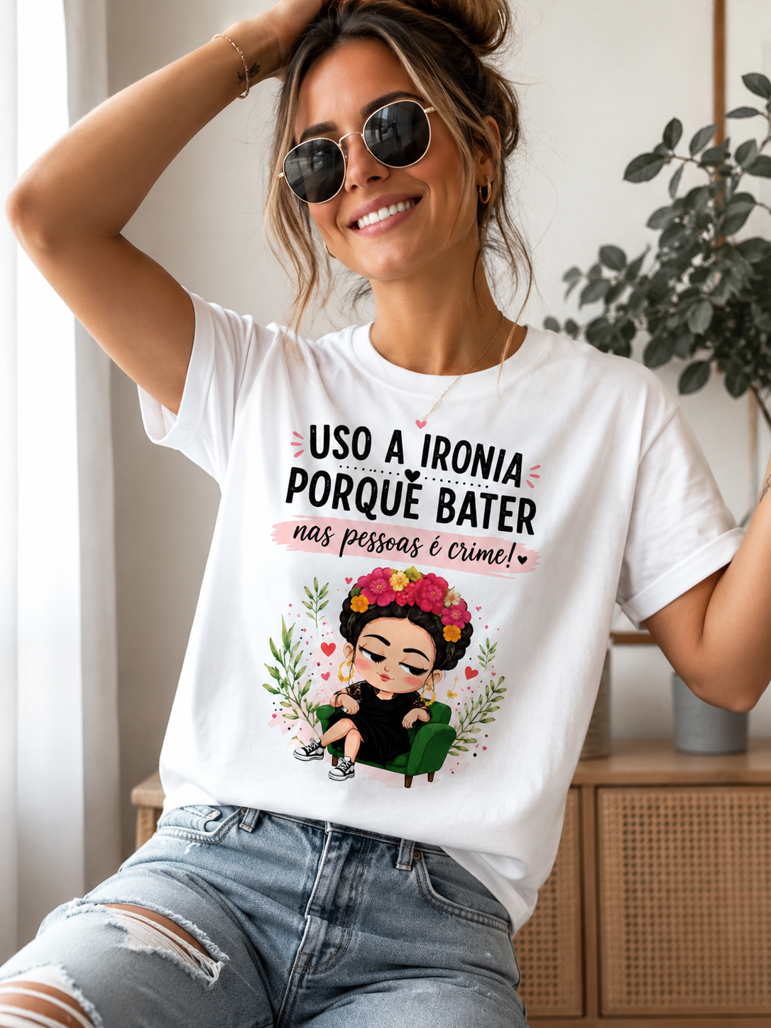 T-shirt “ uso a irónica porque bater nas pessoas é crime! “