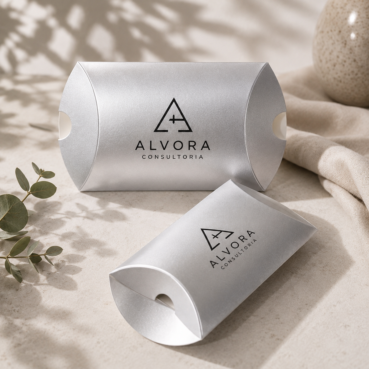 Caixa Presente Prateada com Logotipo