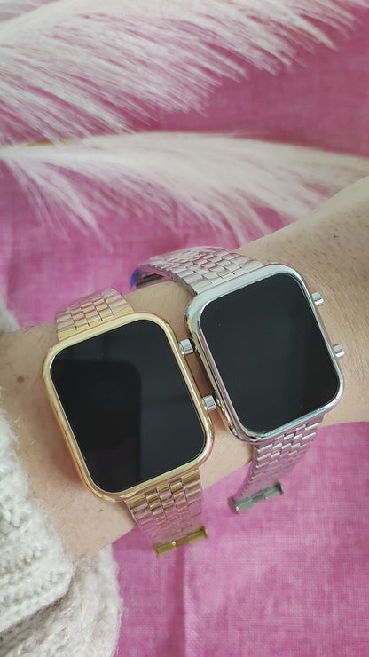Relógio Digital Minimalista – Personalizado com Nome ou Inicial no Fecho